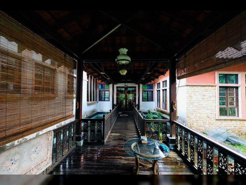 THE BIGGEST BUNGALOW IN DAMANSARA WITH 81,000 SQFT LAND AREA AND SEPARATE 3 STRUCTURE.. FREEHOLD !!! MUST VIEW TO BELIEVE
