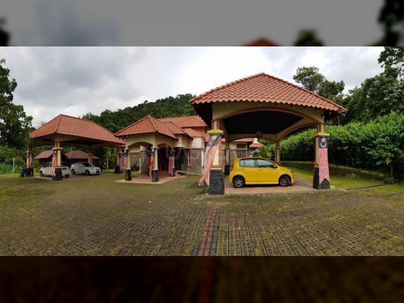 THE BIGGEST BUNGALOW IN DAMANSARA WITH 81,000 SQFT LAND AREA AND SEPARATE 3 STRUCTURE.. FREEHOLD !!! MUST VIEW TO BELIEVE