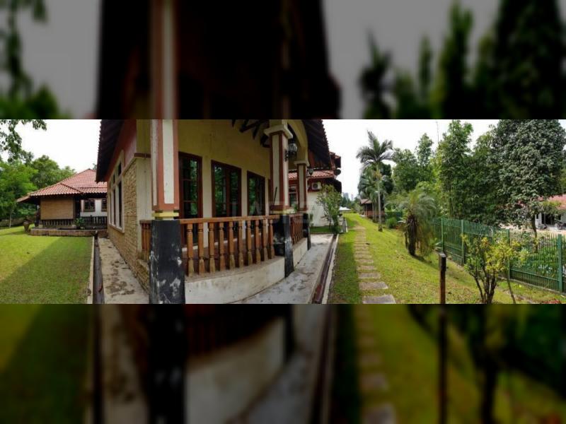 THE BIGGEST BUNGALOW IN DAMANSARA WITH 81,000 SQFT LAND AREA AND SEPARATE 3 STRUCTURE.. FREEHOLD !!! MUST VIEW TO BELIEVE