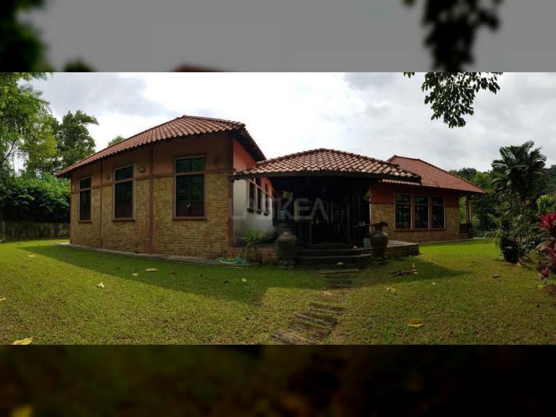 THE BIGGEST BUNGALOW IN DAMANSARA WITH 81,000 SQFT LAND AREA AND SEPARATE 3 STRUCTURE.. FREEHOLD !!! MUST VIEW TO BELIEVE