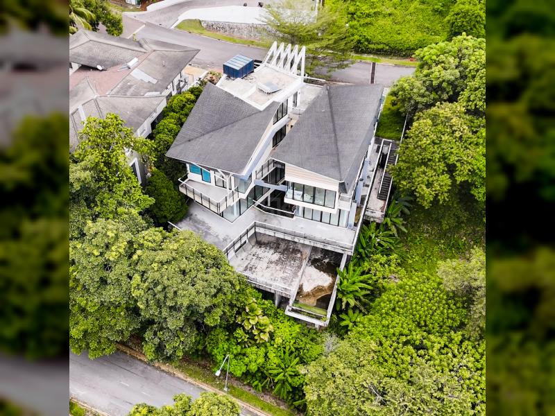 MODERN BUNGALOW COUNTRY HEIGHTS DAMANSARA WITH INFINITY POOL