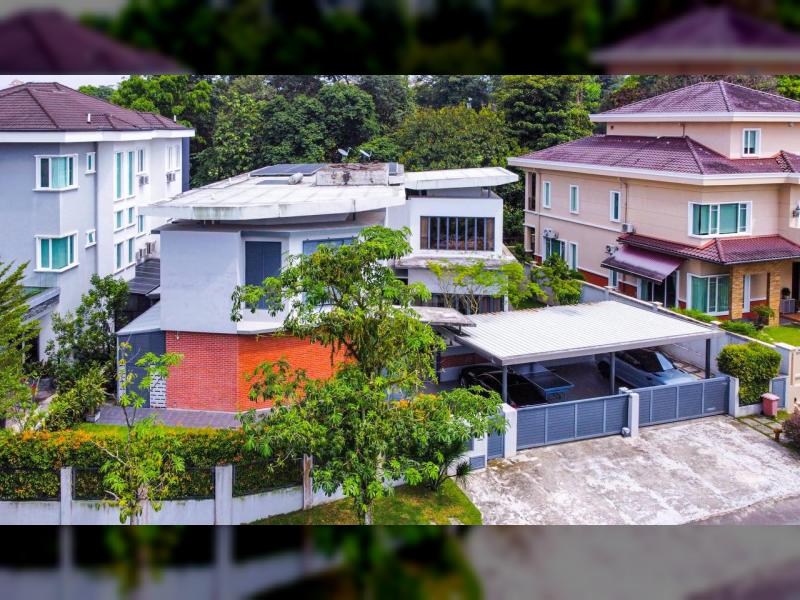 UNIQUE BUNGALOW FACING GOLF COURSE - TROPICANA INDAH PETALING JAYA