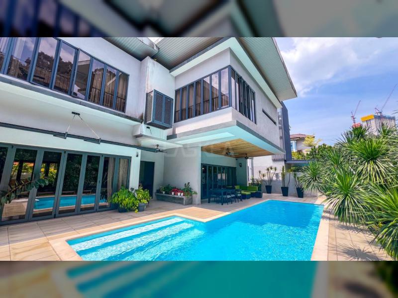UNIQUE BUNGALOW FACING GOLF COURSE - TROPICANA INDAH PETALING JAYA