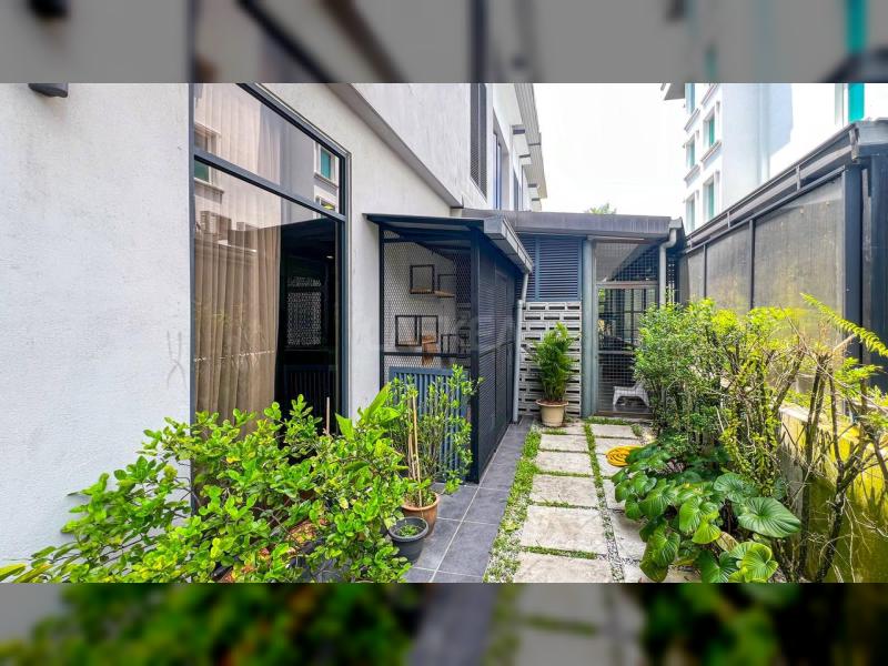 UNIQUE BUNGALOW FACING GOLF COURSE - TROPICANA INDAH PETALING JAYA