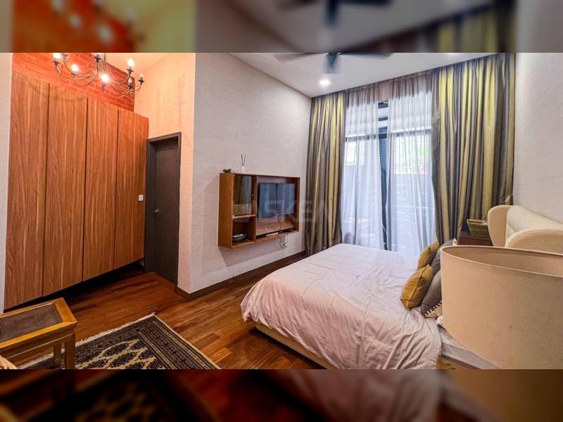UNIQUE BUNGALOW FACING GOLF COURSE - TROPICANA INDAH PETALING JAYA