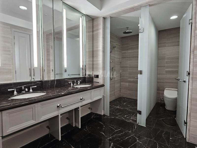Prestigious St Regis Residence, KL Sentral, Kuala Lumpur - 2 Bedrooms For Sale