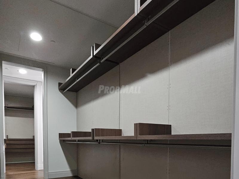 Prestigious St Regis Residence, KL Sentral, Kuala Lumpur - 2 Bedrooms For Sale