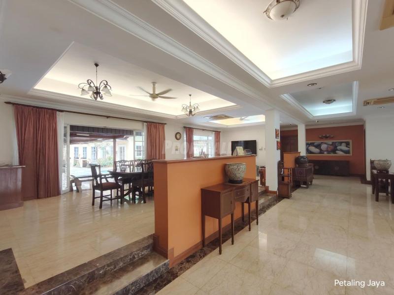 Freehold Bungalow with Huge Land Bukit Gasing, Petaling Jaya For Sale
