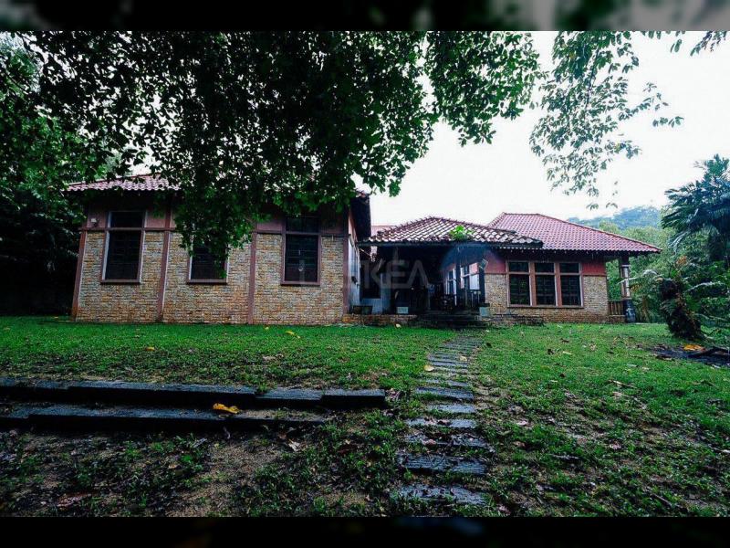 THE BIGGEST BUNGALOW IN DAMANSARA WITH 81,000 SQFT LAND AREA AND SEPARATE 3 STRUCTURE.. FREEHOLD !!! MUST VIEW TO BELIEVE