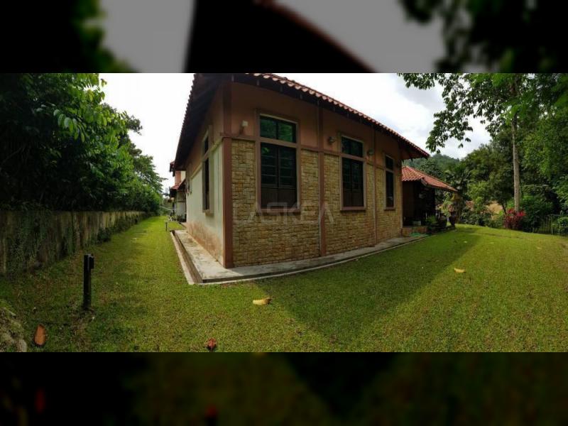 THE BIGGEST BUNGALOW IN DAMANSARA WITH 81,000 SQFT LAND AREA AND SEPARATE 3 STRUCTURE.. FREEHOLD !!! MUST VIEW TO BELIEVE