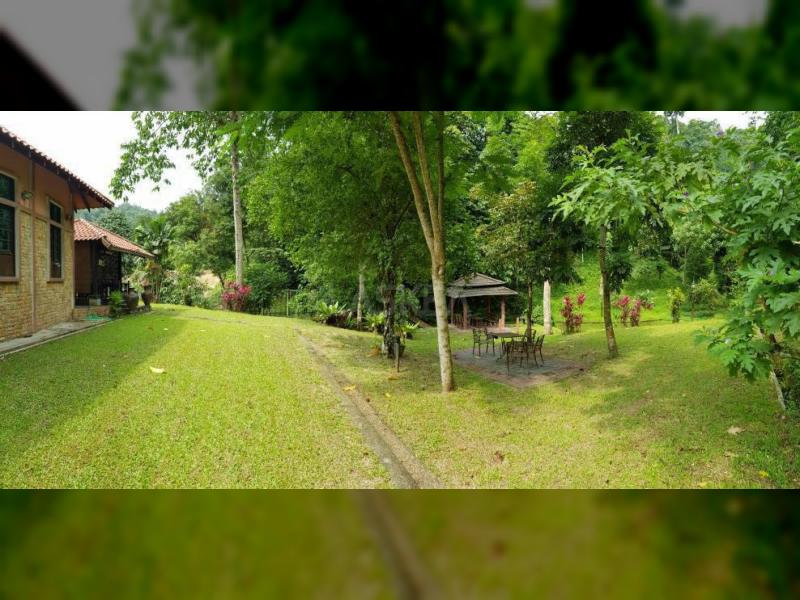 THE BIGGEST BUNGALOW IN DAMANSARA WITH 81,000 SQFT LAND AREA AND SEPARATE 3 STRUCTURE.. FREEHOLD !!! MUST VIEW TO BELIEVE